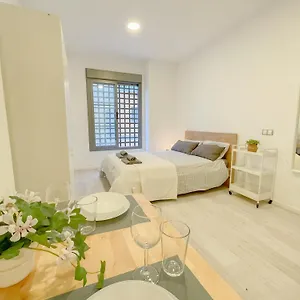 estudio-en-2-aceras-by-life-in-malaga.hotelsinnerja.org/